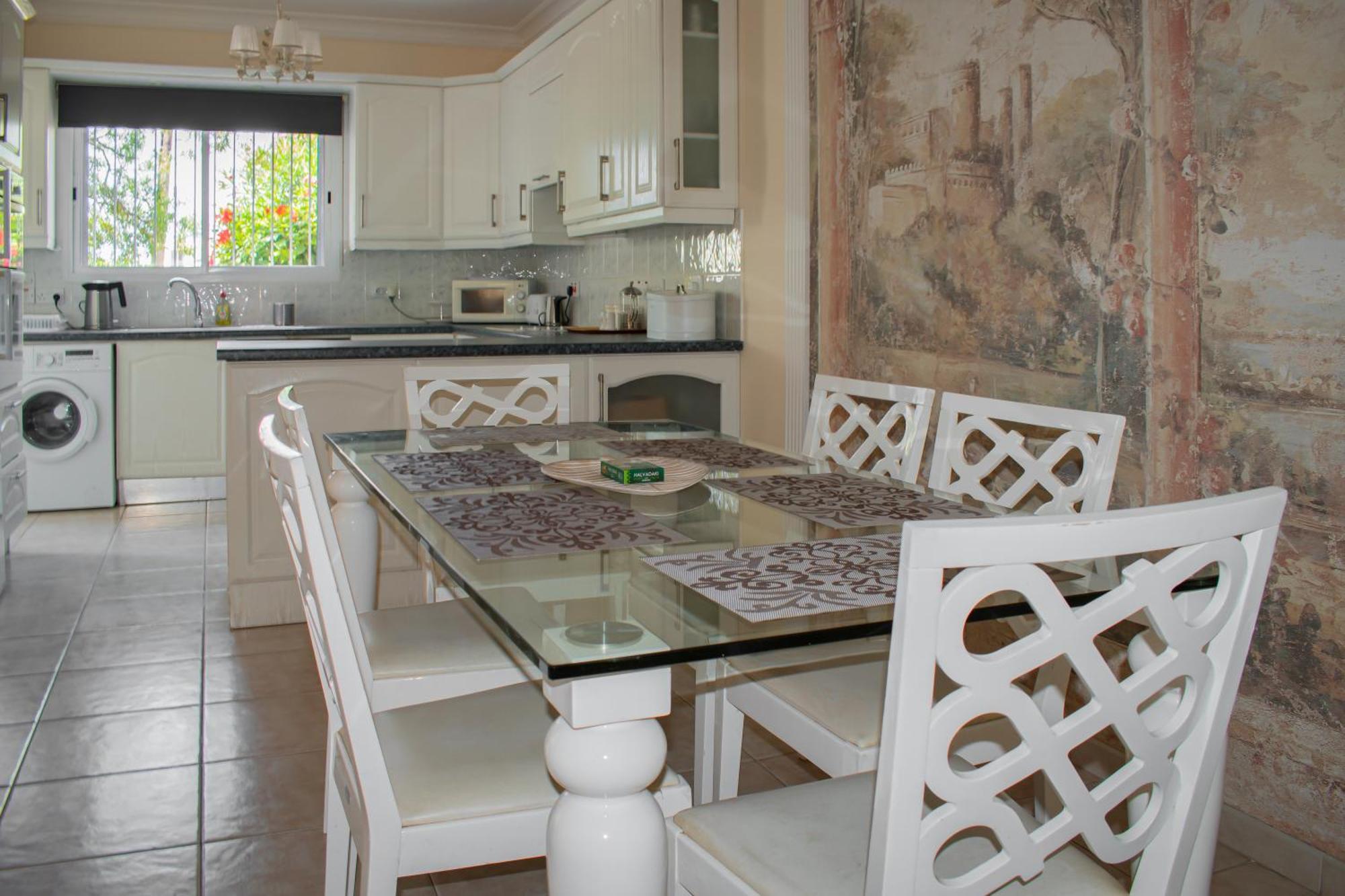 Kings With Private Garden Apartment *